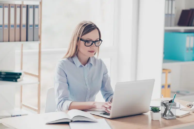 quels sont les avantages de rechercher des offres d'emploi en ligne