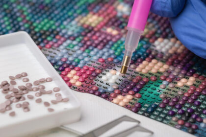 Diamond painting : du loisir créatif à l’art déco